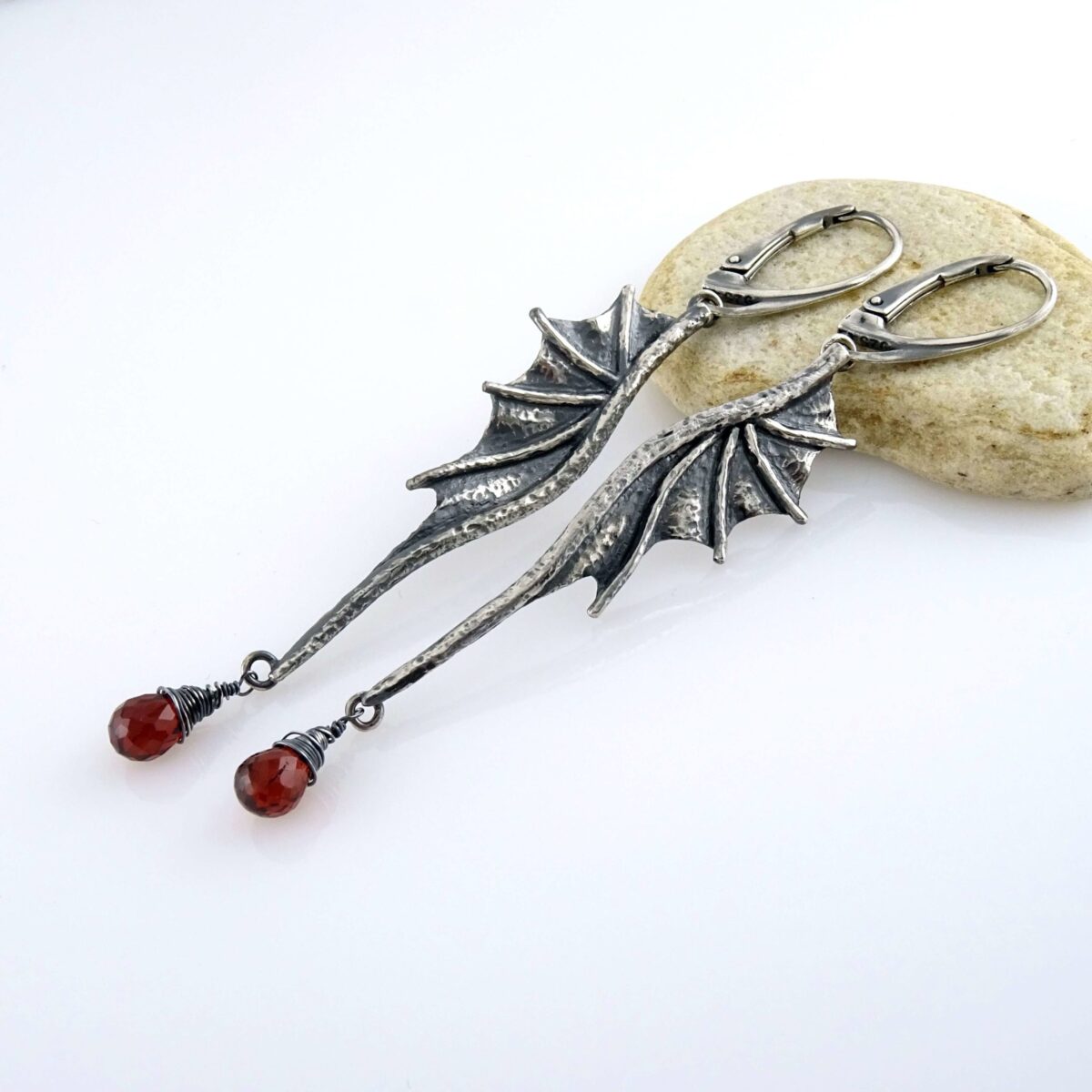 Kolczyki Long Dragon Wings z granatami