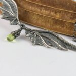Naszyjnik Long Dragon Wings Premium z peridotem
