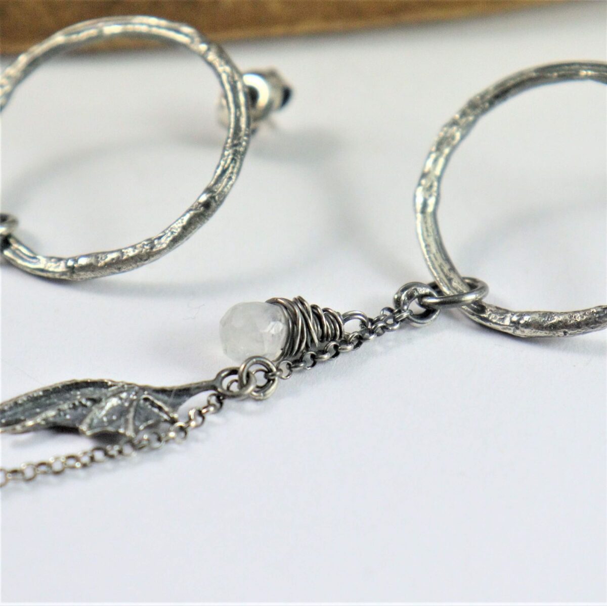 Kolczyki Ring Dragon Wings Mini z kamienami księżycowymi
