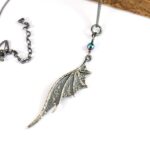 Wisior Dragon Wing z kuleczką tęczowego hematytu