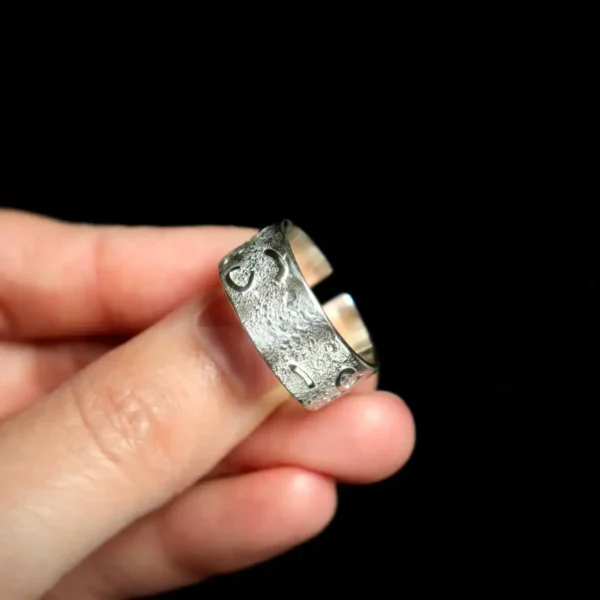 pierścionek szeroka obrączka fakturowany