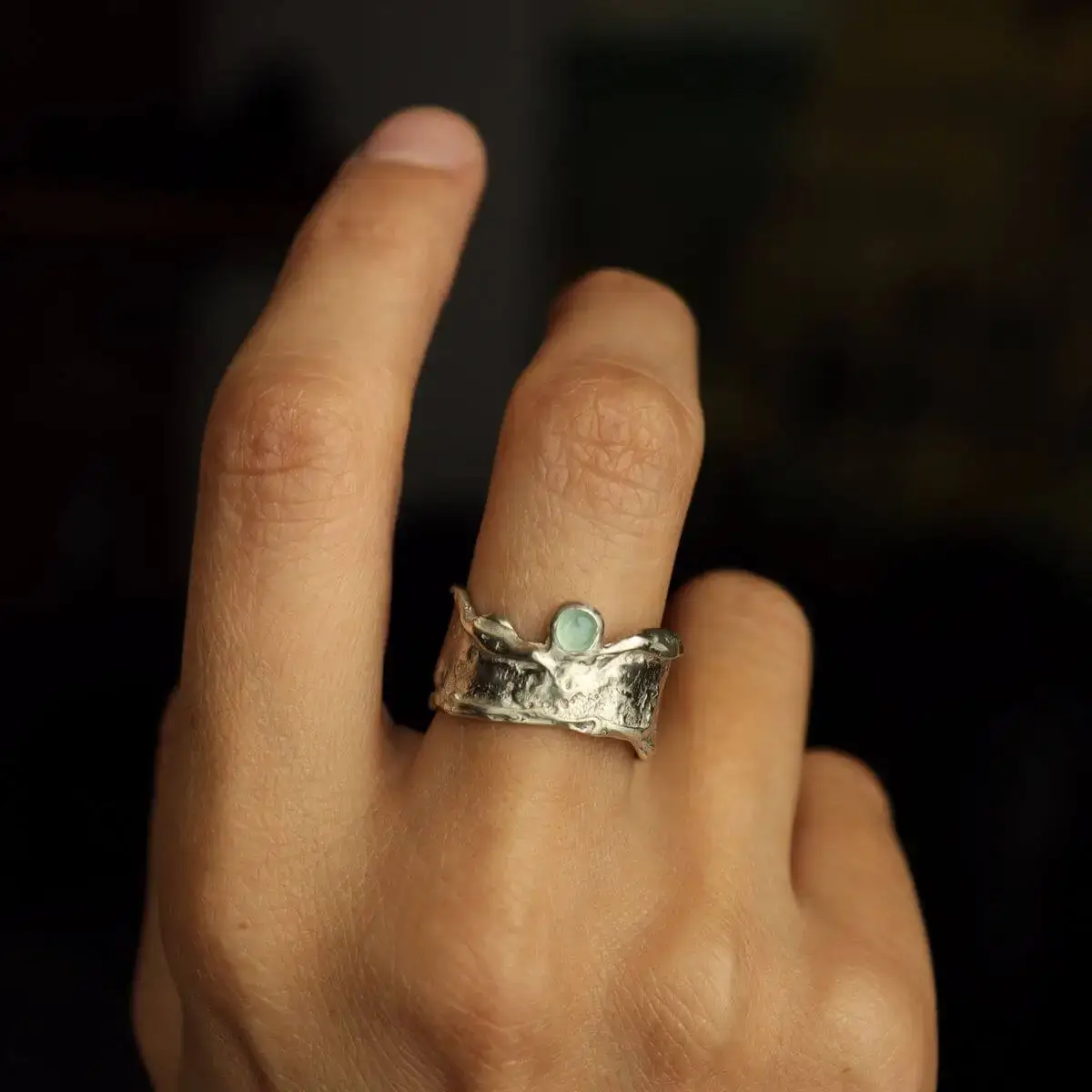 nieregularny srebrny pierścionek lawa