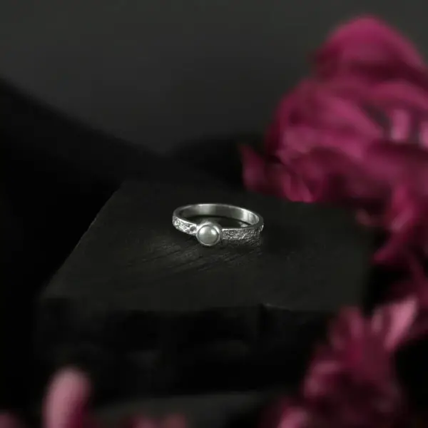pierścionek srebrny z kamieniem Moon Surface 3 mm