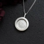 Elegancka zawieszka męska Basic - jasne srebro